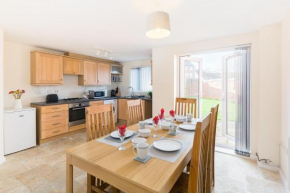 5 bed house with free parking in quiet location